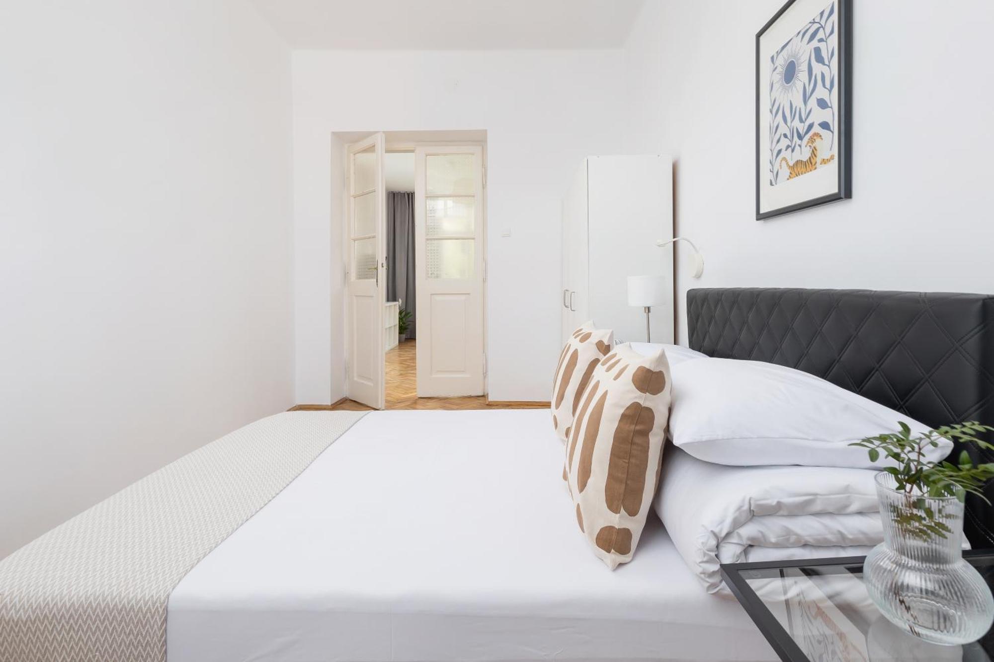 1-Bedroom Apartment With Balcony - Dluga 65 Cracovia Exterior foto